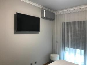 TV a/nebo společenská místnost v ubytování Apartamento de Luxo na Praia
