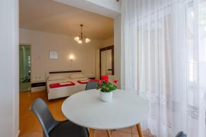 Ein Bett oder Betten in einem Zimmer der Unterkunft Apartments Zorica