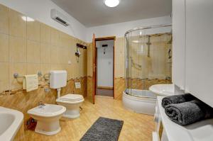 Salle de bains dans l'établissement Apartments Babić