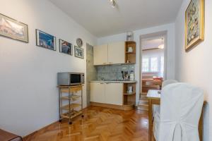 Kuchyňa alebo kuchynka v ubytovaní Apartments Villa 7