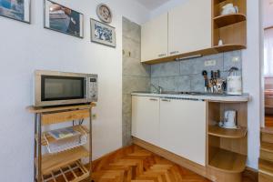 Kuchyňa alebo kuchynka v ubytovaní Apartments Villa 7