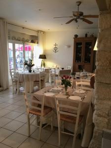 Restaurace v ubytování Hôtel Restaurant Le Provençal + 37 fotografií