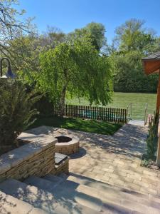 A garden outside Arborétum Nyaraló Szarvas - Kültéri jakuzzival