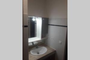 Ванная комната в Charmante villa dans village naturiste +17 фотографий