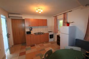 Kuchyň nebo kuchyňský kout v ubytování Apartments Tajci