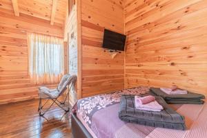מיטה או מיטות בחדר ב-Holiday Village Ostrog