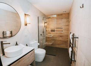 Ein Badezimmer in der Unterkunft Cross Hill Glamping