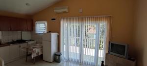 Gallery image of Apartmani Jovanovic in Lustica +30 photos