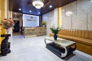 Khu vực sảnh/lễ tân tại Azura Gold Hotel & Apartment