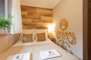 Łóżko lub łóżka w pokoju w obiekcie Karolinka Guest House