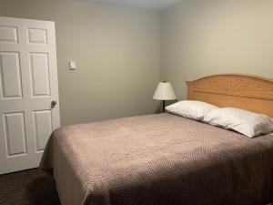Postel nebo postele na pokoji v ubytování Blue Stream Motel