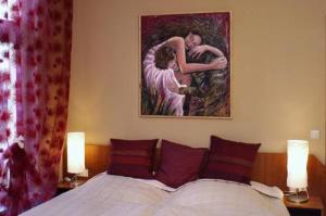 Postel nebo postele na pokoji v ubytování Arthotel Landhaus Zur Alten Gärtnerei