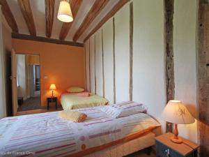 Ένα ή περισσότερα κρεβάτια σε δωμάτιο στο Gîte La Gonfrière, 5 pièces, 8 personnes - FR-1-497-78