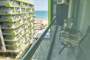 En balkon eller terrasse på MoonStar Apartment - Spa n Pools beach Resort