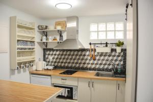 a kitchen with white cabinets and a sink at Casa terrazzo in Paradeísion
