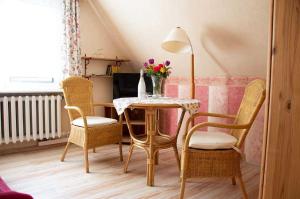 a dining room with a table with chairs and a laptop at FEWO Vermietung Carmen Sagner in Baabe