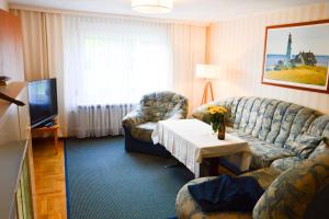 a living room with a couch and a table at FEWO Vermietung Carmen Sagner in Baabe