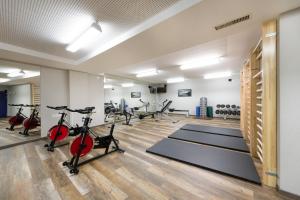 Fitness centrum a/nebo fitness zařízení v ubytování Edelweiss Swiss Quality Hotel