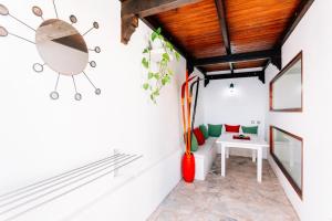 a room with a table and a spider on the wall at Casa Higuereta II in Corralejo