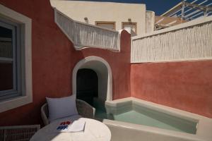 Bassein majutusasutuses Bubble Suite Santorini või selle lähedal +20 fotot