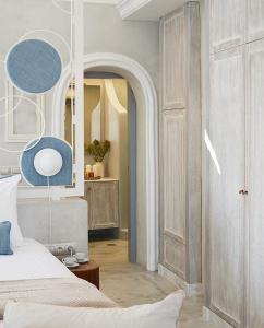 Posteľ alebo postele v izbe v ubytovaní Bubble Suite Santorini