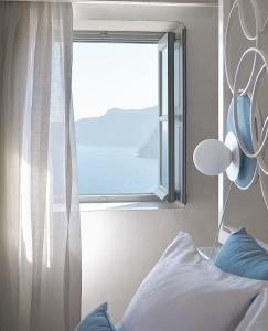 Posteľ alebo postele v izbe v ubytovaní Bubble Suite Santorini