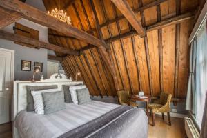Postel nebo postele na pokoji v ubytování Boutique Hotel Huys van Leyden