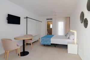 Posteľ alebo postele v izbe v ubytovaní Serenity Apartments