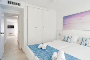 Posteľ alebo postele v izbe v ubytovaní Serenity Apartments