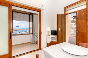 Μια τηλεόραση ή/και κέντρο ψυχαγωγίας στο Casa Spiaggia Molo 1