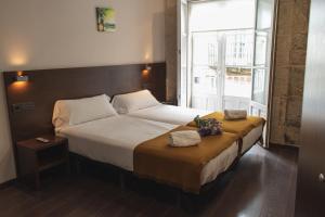 A bed or beds in a room at Pensión A Casa do Peregrino