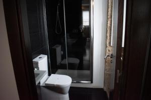 A bathroom at Pensión A Casa do Peregrino