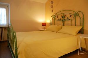 A bed or beds in a room at Corte Colori