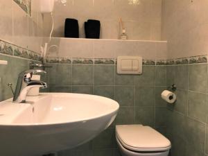 A bathroom at Corte Colori
