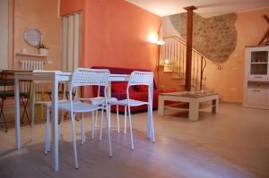 A seating area at Corte Colori