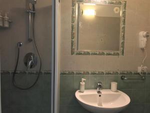A bathroom at Corte Colori