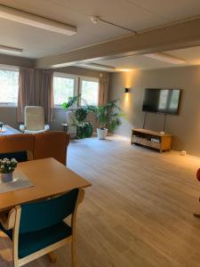 a large living room with a flat screen tv at Fosseland Gjestegård in Feda