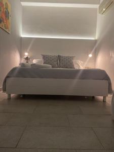 a large bed in a room with a light at Halley House in Mondello