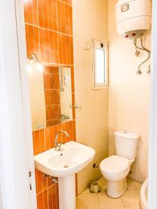 The Touristic Promenade Apartment tesisinde bir banyo