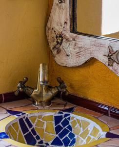 a bathroom sink with a mirror and a faucet at Casa Conchilla, La Casita in Valle Gran Rey