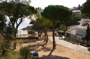Foto dalla galleria di Apartamento Cala Salionç Playa frente a la playa y encima del Mar a Tossa de Mar