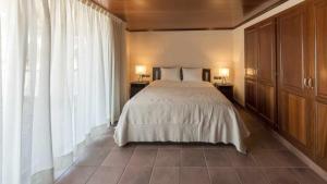 a bedroom with a bed and two lamps on tables at Luxury Rocamar Primera línea de marTerraza in Tossa de Mar