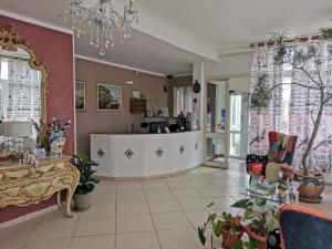 a living room with a chandelier and a table at Il Mirto E La Rosa in Arenella