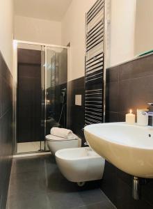 a bathroom with a white sink and a toilet at I Limoni di Vernazza in Vernazza