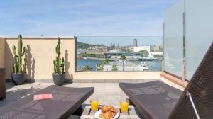 Afbeelding uit fotogalerij van 31 Nights Plus Luxury Aircon Beach Apartment Barcelona with Incredible Views in Barcelona