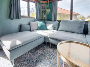Fotografie z fotogalerie ubytování Ibiza style chalet with lounge terrace v destinaci Brouwershaven