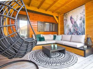Fotografie z fotogalerie ubytování Ibiza style chalet with lounge terrace v destinaci Brouwershaven