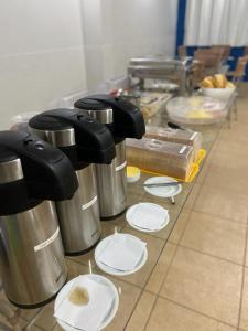 a counter in a kitchen with at Delta Hotel Rondonopolis in Rondonópolis