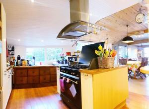 a kitchen with a stove top oven in a room at Maison conviviale 8 personne avec piscine intérieure, à la campagne in Saint-Pardoux-le-Vieux