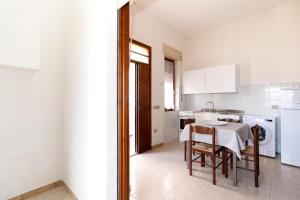 Η κουζίνα ή μικρή κουζίνα στο Casa Spiaggia Molo 1